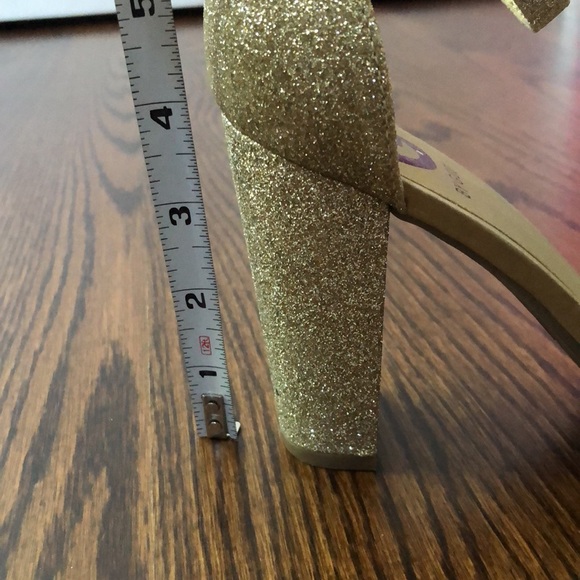 Gold Guess heels - Picture 11 of 11